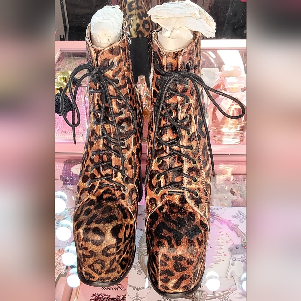 JEFFREE CHAMBELL BIG LITA F  LEOPARD PLATFORMS LEFT SHOE HAS 'RUST IN LACE HOLES